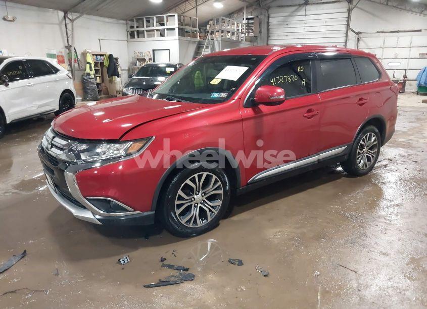 Photo 2 of 2018 Mitsubishi Outlander SE (VIN JA4AZ3A30JZ015884)
