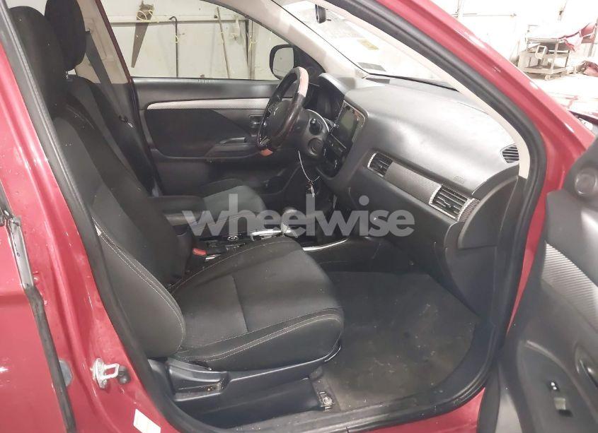 Photo 5 of 2018 Mitsubishi Outlander SE (VIN JA4AZ3A30JZ015884)
