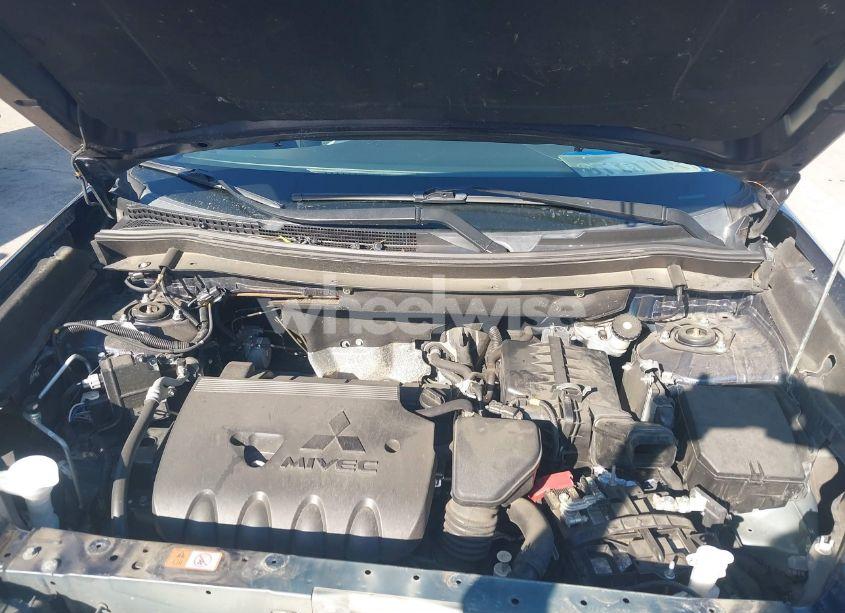 Photo 10 of 2018 Mitsubishi Outlander ES (VIN JA4AZ3A30JZ062025)