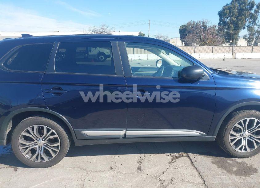 Photo 14 of 2018 Mitsubishi Outlander ES (VIN JA4AZ3A30JZ062025)