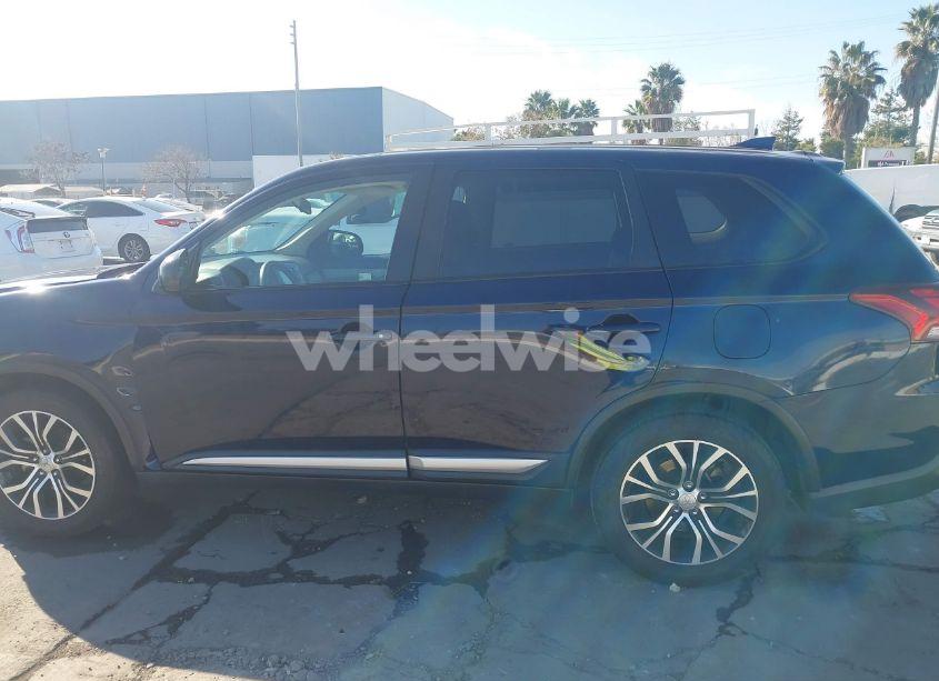 Photo 15 of 2018 Mitsubishi Outlander ES (VIN JA4AZ3A30JZ062025)