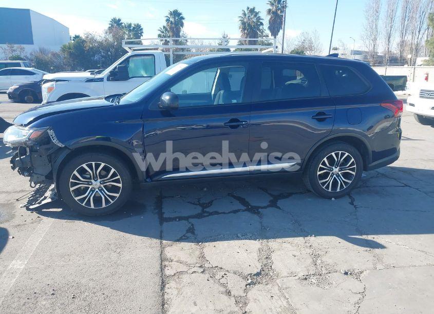 Photo 2 of 2018 Mitsubishi Outlander ES (VIN JA4AZ3A30JZ062025)