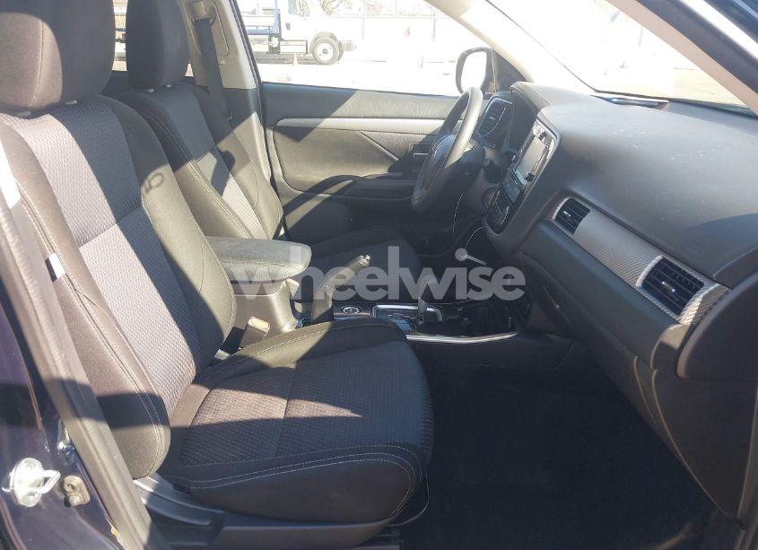 Photo 5 of 2018 Mitsubishi Outlander ES (VIN JA4AZ3A30JZ062025)