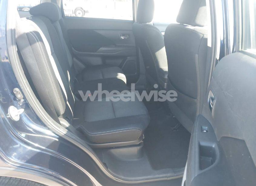 Photo 8 of 2018 Mitsubishi Outlander ES (VIN JA4AZ3A30JZ062025)