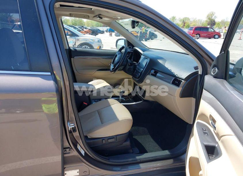 Photo 5 of 2019 Mitsubishi Outlander SEL (VIN JA4AZ3A30KZ008337)