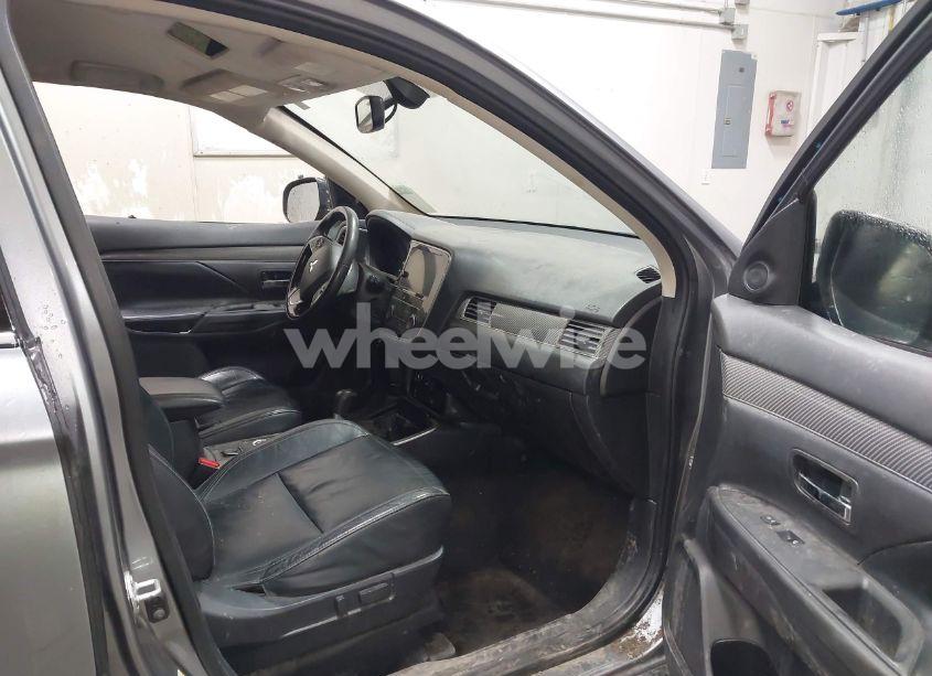 Photo 5 of 2019 Mitsubishi Outlander SEL (VIN JA4AZ3A30KZ041340)