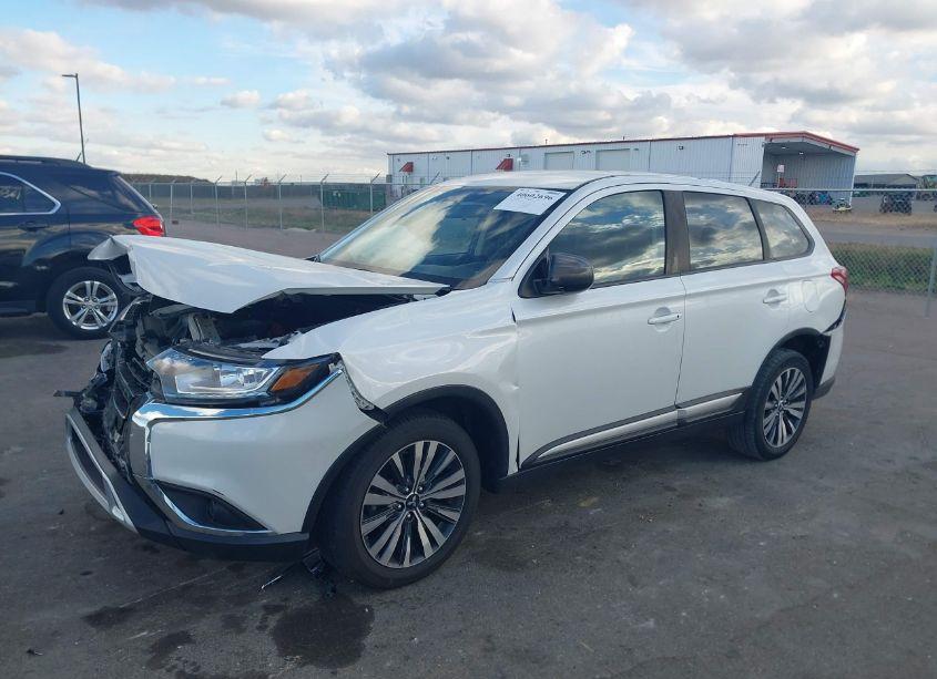 Photo 2 of 2020 Mitsubishi Outlander ES 2.4 /LE 2.4 /SE 2.4 /SEL 2.4 /SP 2.4 (VIN JA4AZ3A30LZ047902)