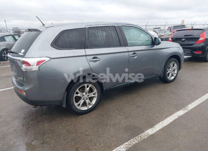 Photo 4 of 2014 Mitsubishi Outlander SE (VIN JA4AZ3A31EZ001112)