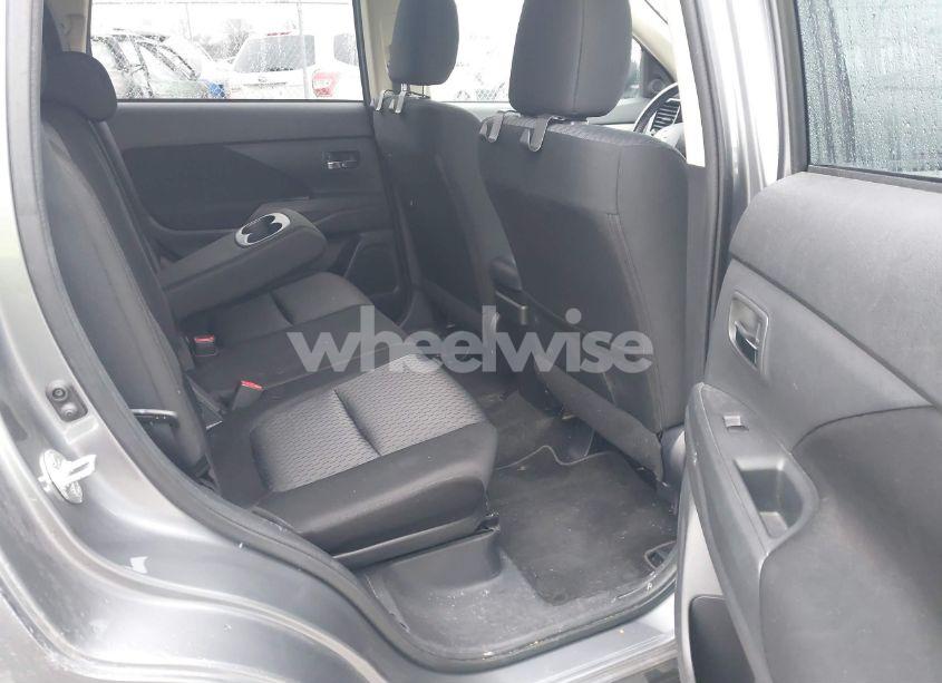 Photo 8 of 2014 Mitsubishi Outlander SE (VIN JA4AZ3A31EZ001112)