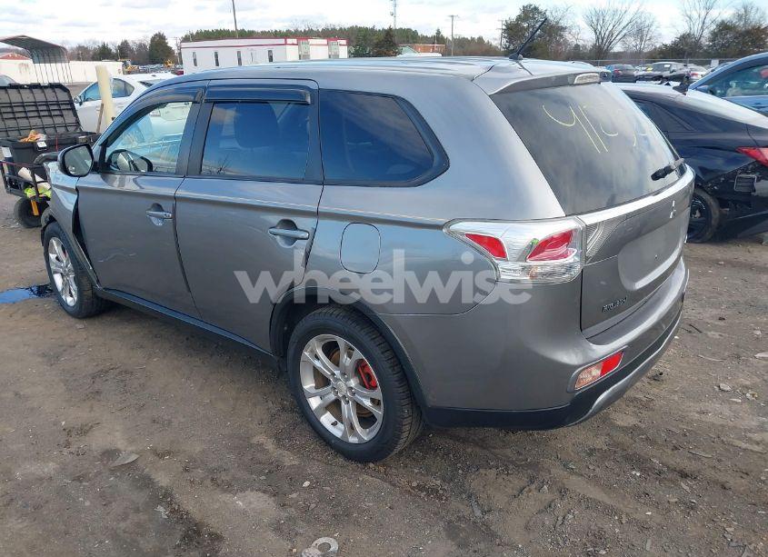 Photo 3 of 2015 Mitsubishi Outlander SE (VIN JA4AZ3A31FZ011947)