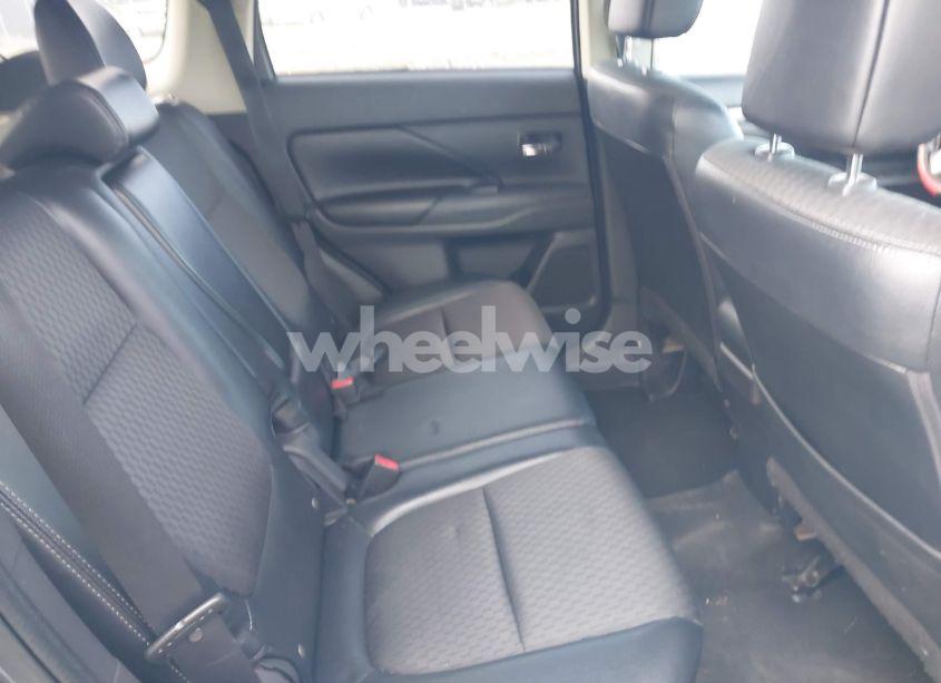 Photo 8 of 2015 Mitsubishi Outlander SE (VIN JA4AZ3A31FZ011947)