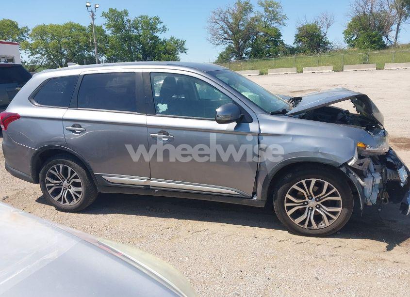 Photo 13 of 2017 Mitsubishi Outlander SE/SEL (VIN JA4AZ3A31HZ019937)