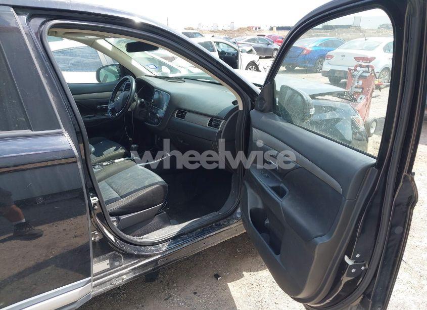 Photo 5 of 2017 Mitsubishi Outlander SE (VIN JA4AZ3A31HZ021509)