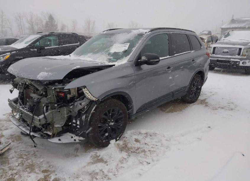 Photo 2 of 2018 Mitsubishi Outlander LE (VIN JA4AZ3A31JZ021760)