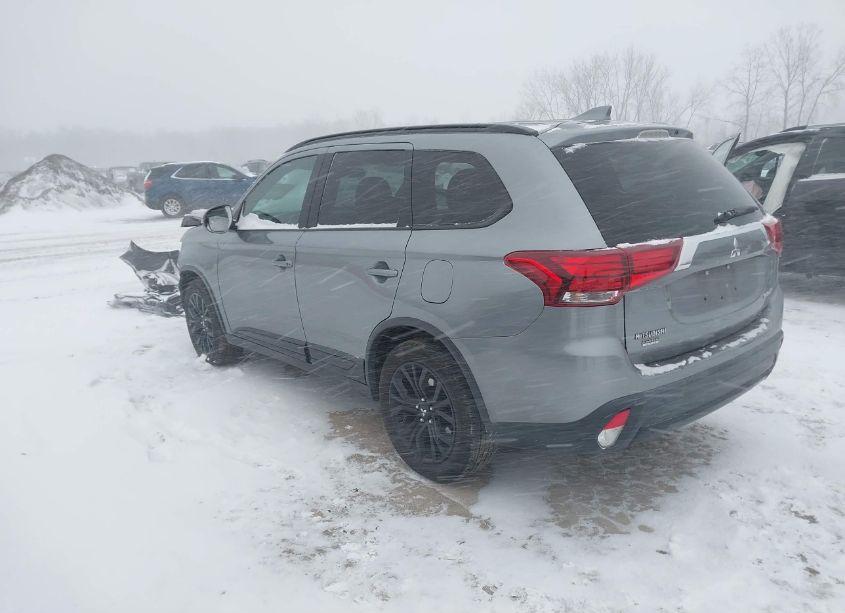Photo 3 of 2018 Mitsubishi Outlander LE (VIN JA4AZ3A31JZ021760)