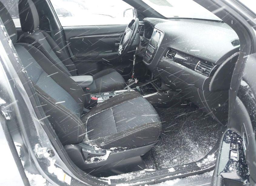 Photo 5 of 2018 Mitsubishi Outlander LE (VIN JA4AZ3A31JZ021760)