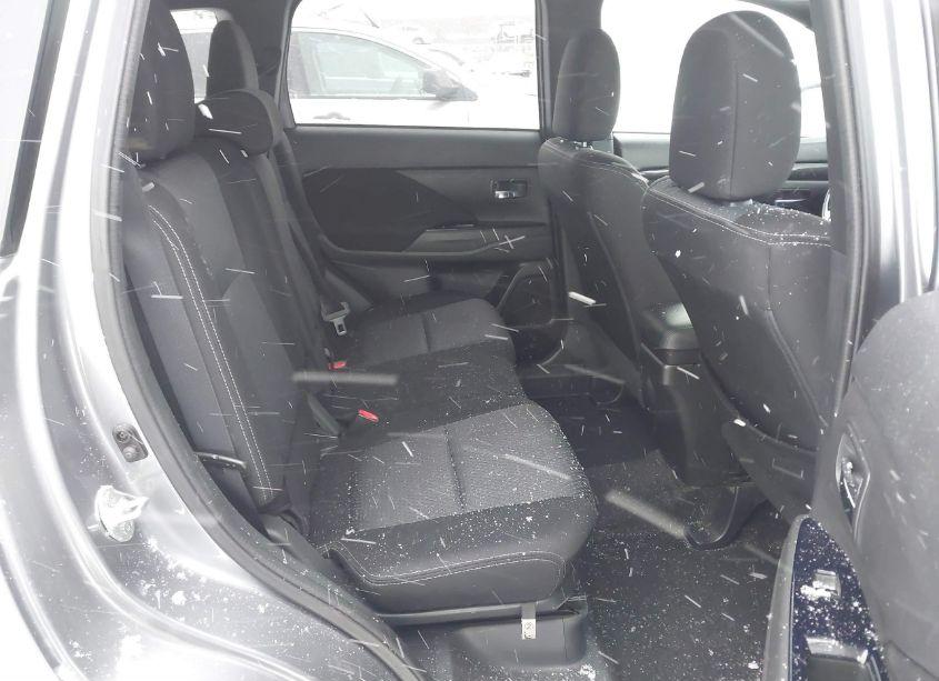 Photo 8 of 2018 Mitsubishi Outlander LE (VIN JA4AZ3A31JZ021760)