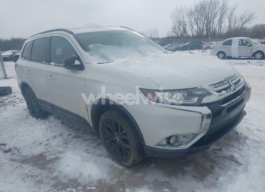 2018 Mitsubishi Outlander LE (VIN JA4AZ3A31JZ063894) main photo