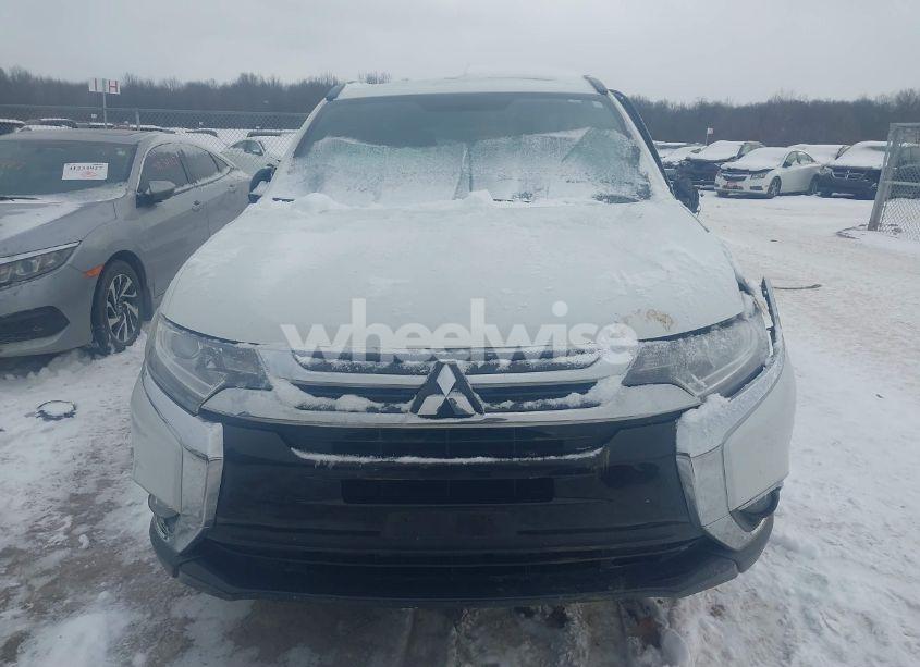 Photo 12 of 2018 Mitsubishi Outlander LE (VIN JA4AZ3A31JZ063894)