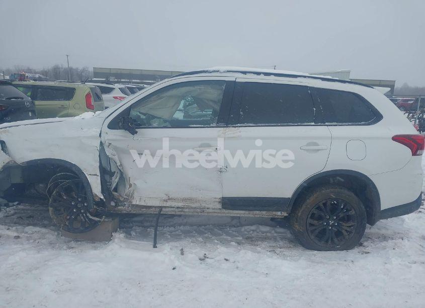 Photo 14 of 2018 Mitsubishi Outlander LE (VIN JA4AZ3A31JZ063894)