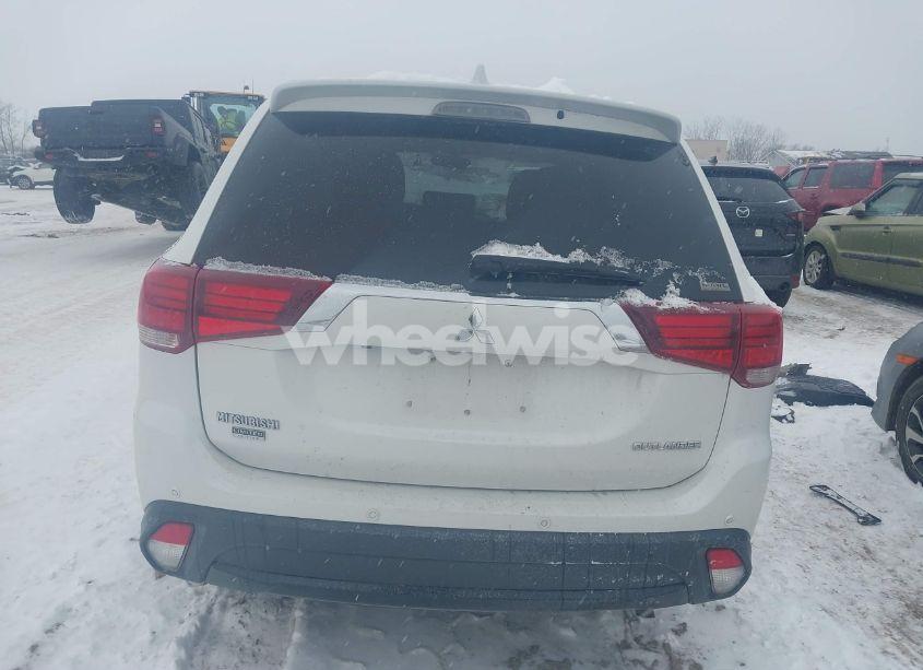 Photo 16 of 2018 Mitsubishi Outlander LE (VIN JA4AZ3A31JZ063894)