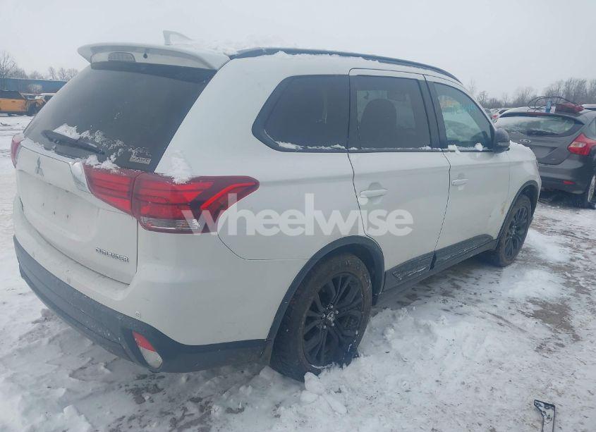 Photo 4 of 2018 Mitsubishi Outlander LE (VIN JA4AZ3A31JZ063894)