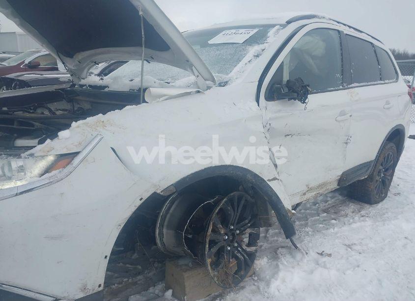 Photo 6 of 2018 Mitsubishi Outlander LE (VIN JA4AZ3A31JZ063894)