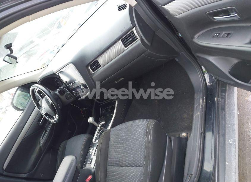 Photo 5 of 2018 Mitsubishi Outlander ES/LE/SE/SEL (VIN JA4AZ3A31JZ071302)