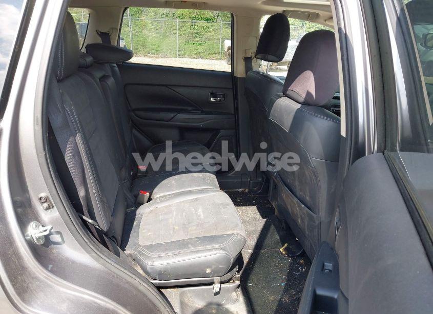 Photo 8 of 2019 Mitsubishi Outlander ES/LE/SE/SEL (VIN JA4AZ3A31KZ012493)