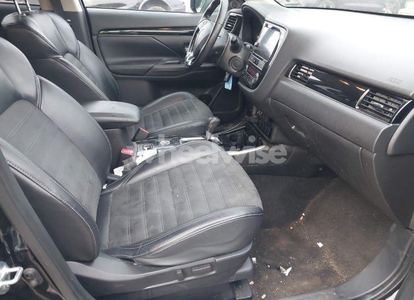 Photo 5 of 2019 Mitsubishi Outlander SE (VIN JA4AZ3A31KZ041055)