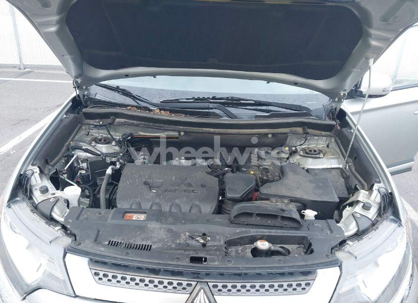 Photo 10 of 2020 Mitsubishi Outlander SE 2.4 S-AWC (VIN JA4AZ3A31LZ007473)