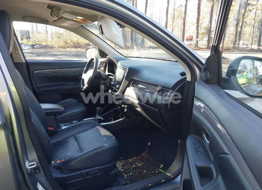 Photo 5 of 2020 Mitsubishi Outlander ES 2.4 S-AWC/LE 2.4 S-AWC/SE 2.4 S-AWC/SEL 2.4 S-AWC/SP 2.4 S-AWC (VIN JA4AZ3A31LZ041204)