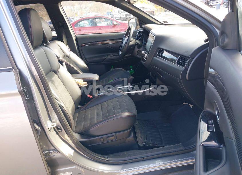 Photo 5 of 2020 Mitsubishi Outlander ES 2.4 S-AWC/LE 2.4 S-AWC/SE 2.4 S-AWC/SEL 2.4 S-AWC/SP 2.4 S-AWC (VIN JA4AZ3A31LZ043163)