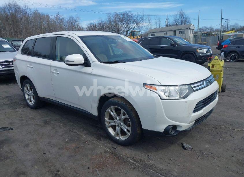 2014 Mitsubishi Outlander SE (VIN JA4AZ3A32EZ000566) main photo