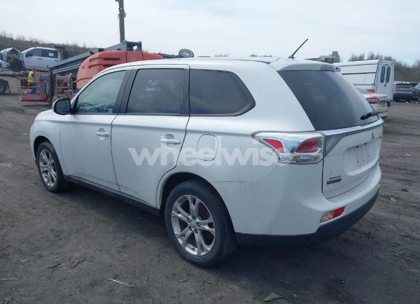 Photo 3 of 2014 Mitsubishi Outlander SE (VIN JA4AZ3A32EZ000566)