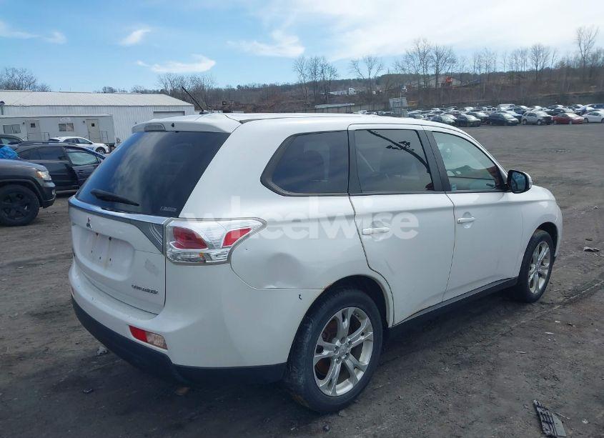 Photo 4 of 2014 Mitsubishi Outlander SE (VIN JA4AZ3A32EZ000566)