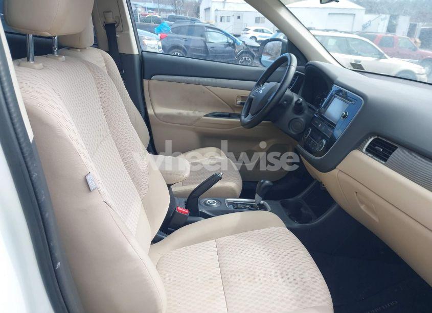 Photo 5 of 2014 Mitsubishi Outlander SE (VIN JA4AZ3A32EZ000566)