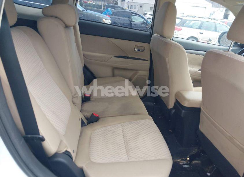 Photo 8 of 2014 Mitsubishi Outlander SE (VIN JA4AZ3A32EZ000566)