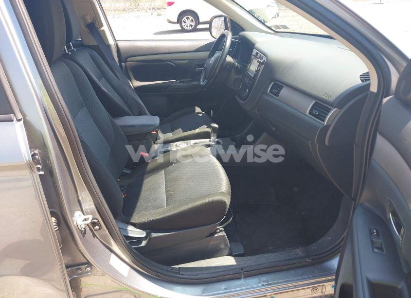 Photo 5 of 2014 Mitsubishi Outlander SE (VIN JA4AZ3A32EZ012250)