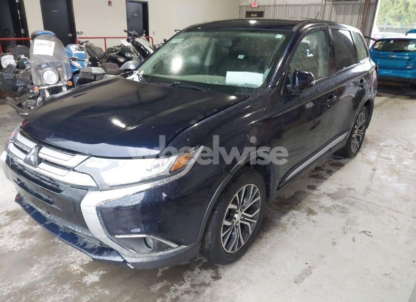 Photo 2 of 2016 Mitsubishi Outlander SE (VIN JA4AZ3A32GZ016768)