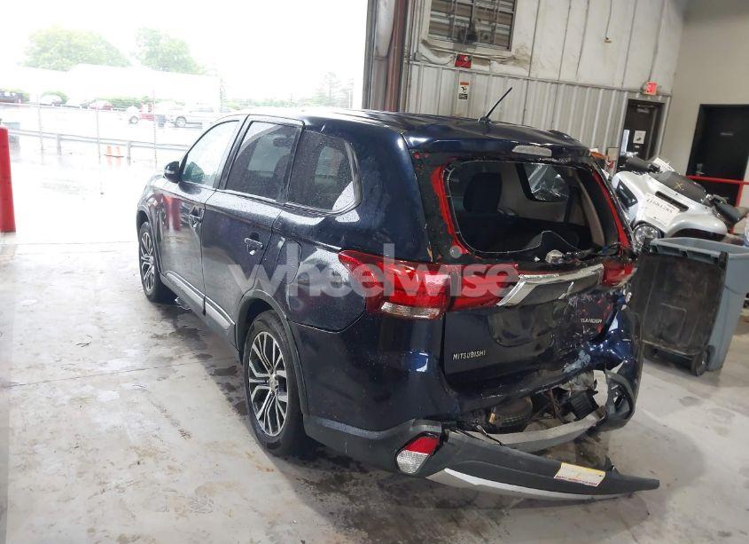 Photo 3 of 2016 Mitsubishi Outlander SE (VIN JA4AZ3A32GZ016768)