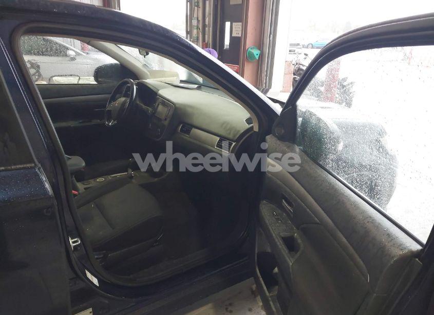 Photo 5 of 2016 Mitsubishi Outlander SE (VIN JA4AZ3A32GZ016768)