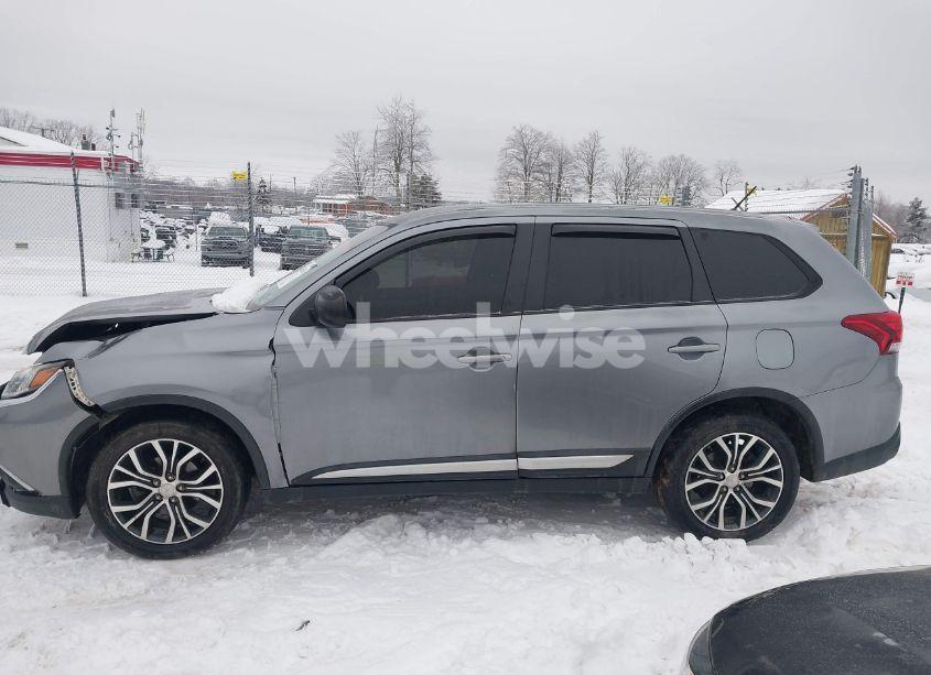 Photo 14 of 2016 Mitsubishi Outlander SE/SEL (VIN JA4AZ3A32GZ021713)