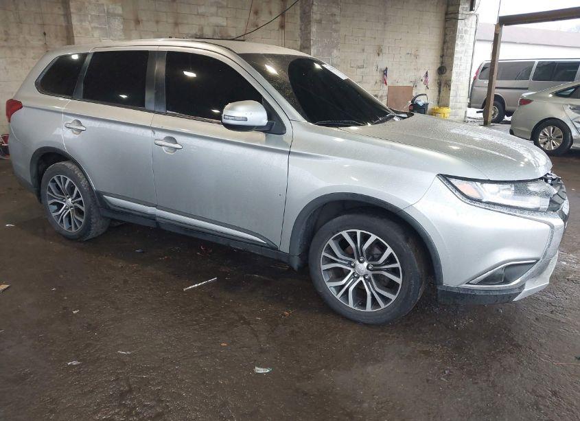 2018 Mitsubishi Outlander SE (VIN JA4AZ3A32JZ049129) main photo