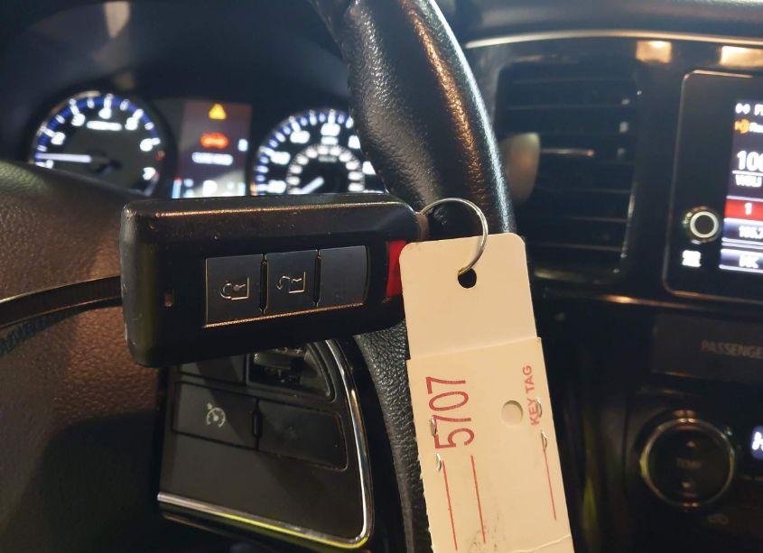 Photo 11 of 2018 Mitsubishi Outlander SE (VIN JA4AZ3A32JZ049129)