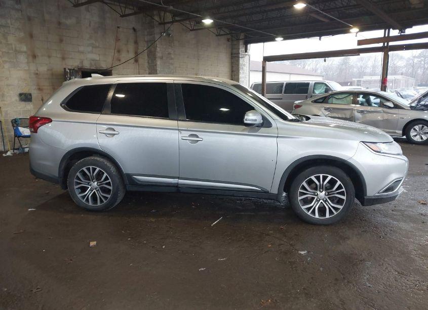 Photo 14 of 2018 Mitsubishi Outlander SE (VIN JA4AZ3A32JZ049129)