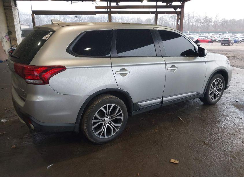 Photo 4 of 2018 Mitsubishi Outlander SE (VIN JA4AZ3A32JZ049129)