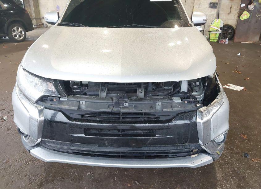 Photo 6 of 2018 Mitsubishi Outlander SE (VIN JA4AZ3A32JZ049129)