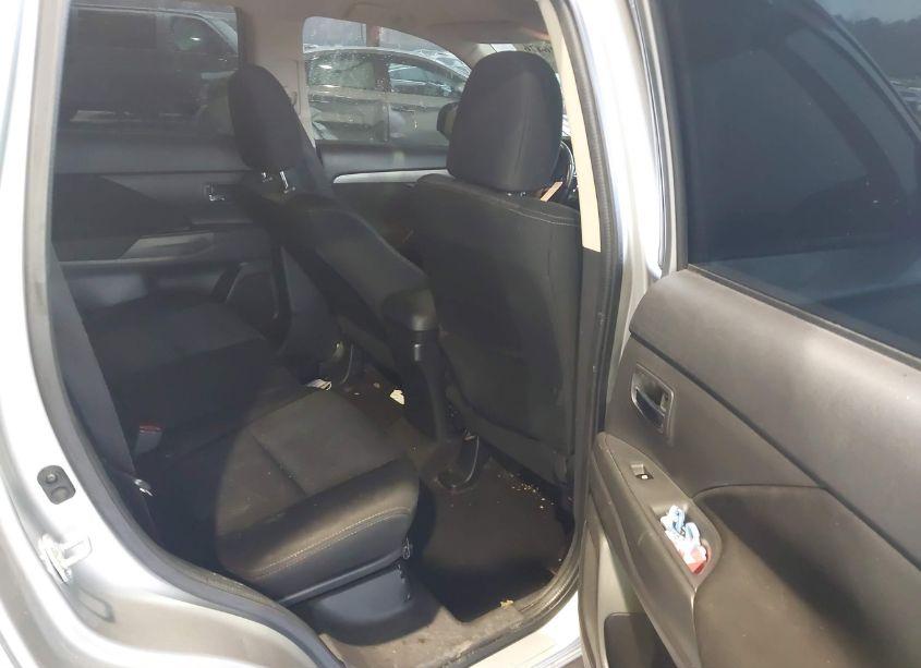 Photo 8 of 2018 Mitsubishi Outlander SE (VIN JA4AZ3A32JZ049129)