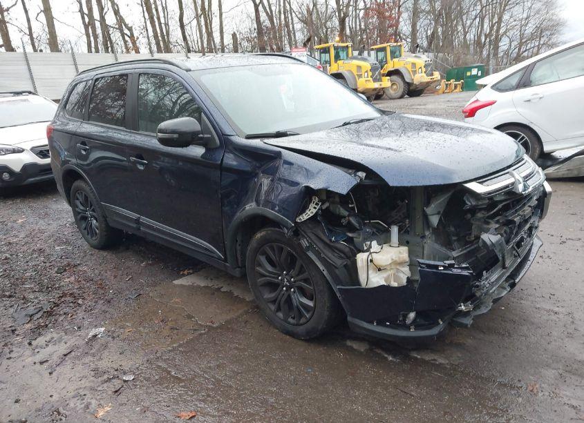 2018 Mitsubishi Outlander LE (VIN JA4AZ3A32JZ053505) main photo